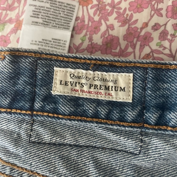 Levi’s 501 Cutoff Shorts - Picture 7 of 10